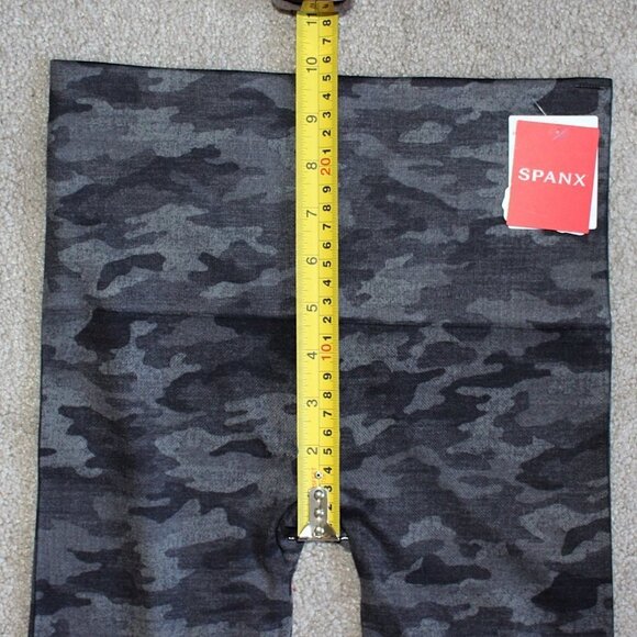 New w/Tags - Spanx Look At Me Now Seamless Leggings in Heather Camo, size Med - Picture 6 of 10